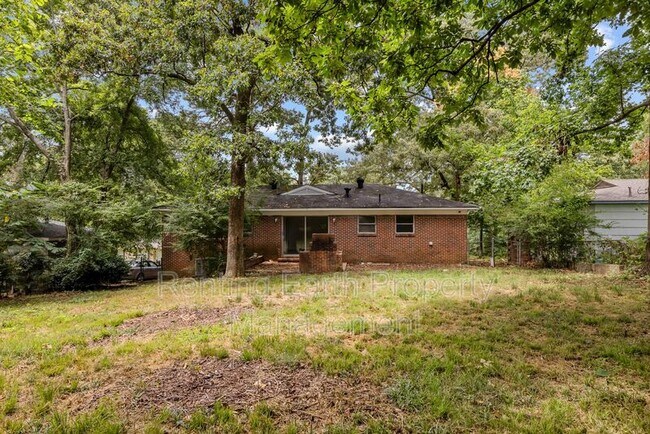 Building Photo - 1133 Woodslee St
