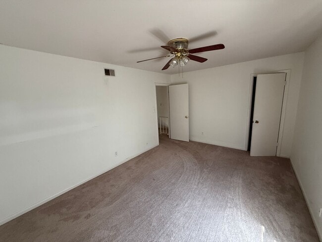 Building Photo - ? Updated 2-Bedroom Townhome in Coventry W...
