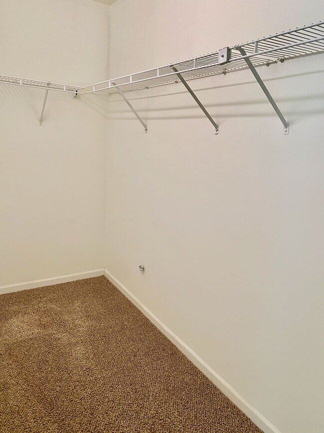 Building Photo - COMING SOON!! Great 3 Bedroom 2 Bathroom R...