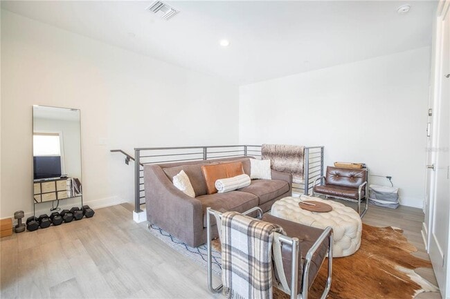 Building Photo - 536 4th Ave S