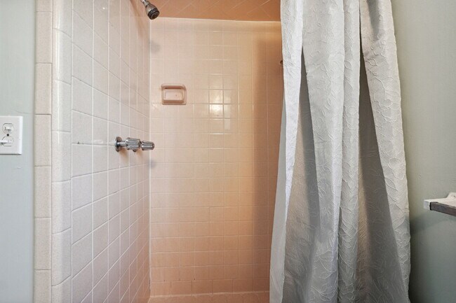 Building Photo - Modern Comfort Meets Prime Atlanta Location – Schedule Your Tour Today!