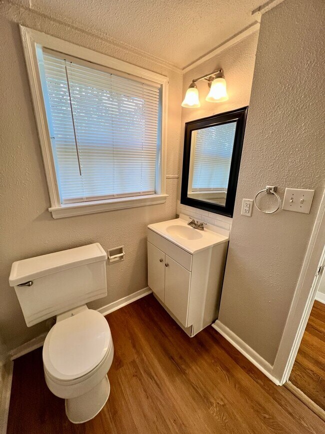 Building Photo - Historic District, Monticello Park