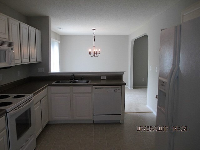 Building Photo - Awesome 3br 2.5ba in Durham. Fenced Yard!  Avail June 5, 2026!