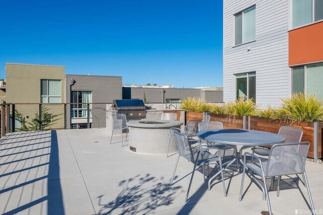Building Photo - 555 Innes Ave