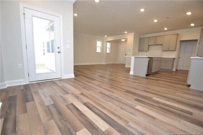 Building Photo - 421 Canyon Spring Trl