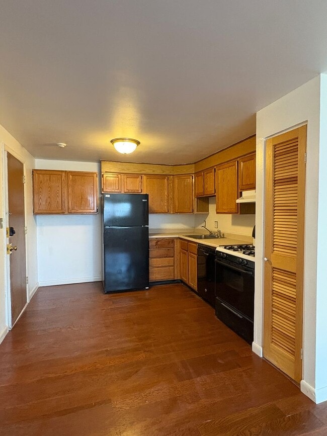 Building Photo - Bright 2-Bedroom Condo in Presidential Par...