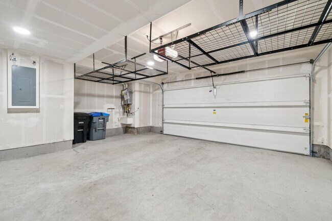 Building Photo - Modern 2021 Townhome | 3BD | EV Charger | Near Google & Downtown Mountain View