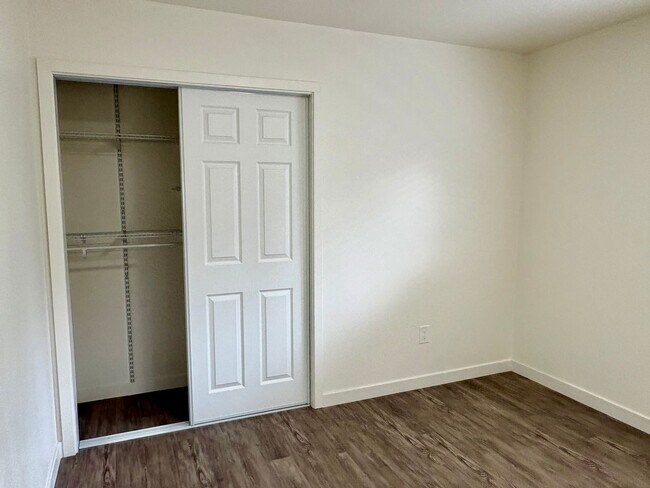 Building Photo - Darling Fully Remodeled Two Bedroom with G...