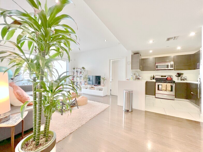 Building Photo - 1700 Sawtelle Blvd