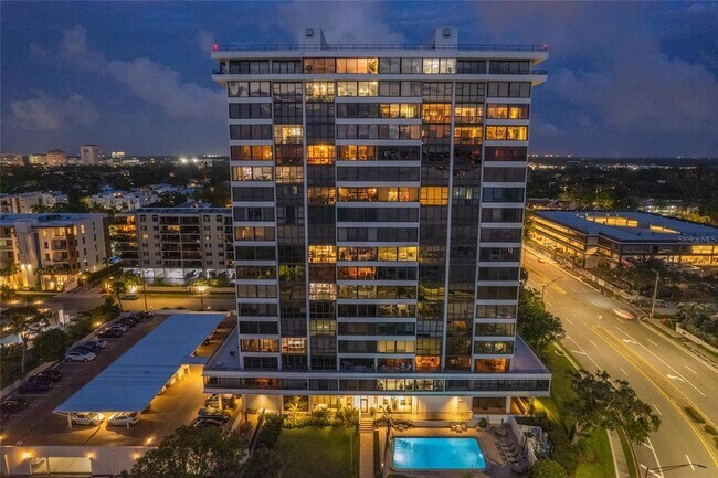 Building Photo - 770 S Palm Ave