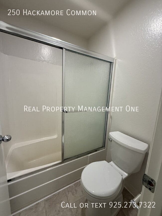 Building Photo - 250 Hackamore Common
