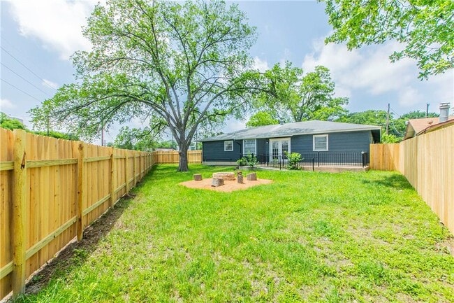 Building Photo - 1171 Angelina St