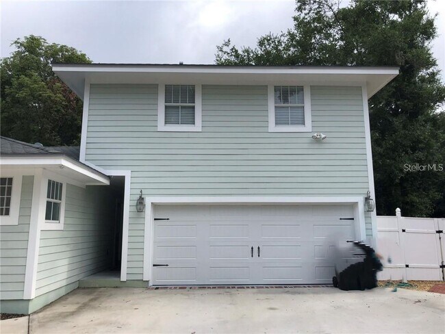 Building Photo - 1837 Hollenbeck Dr