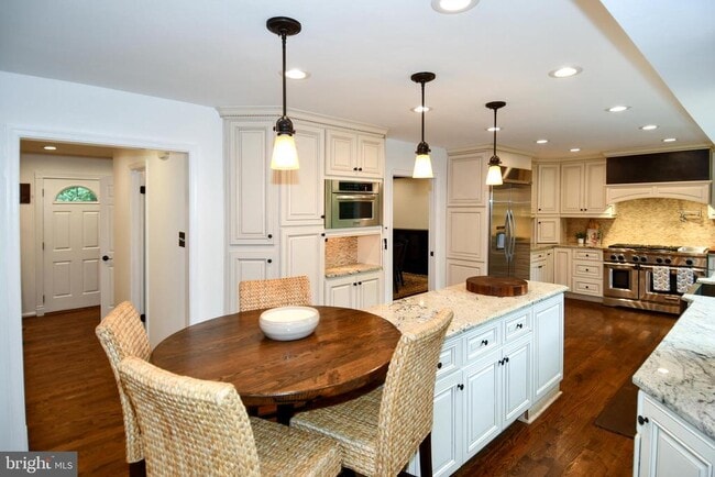 Building Photo - 12134 Holly Knoll Cir