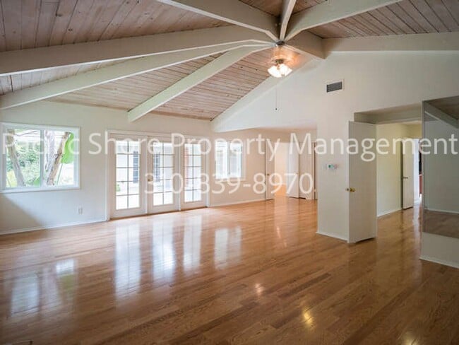Building Photo - Charming Brentwood Ranch Home with Excepti...