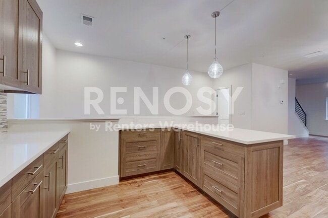 Building Photo - Prime Luxury Berkeley Townhouse with Rooftop Deck AVAILABLE NOW