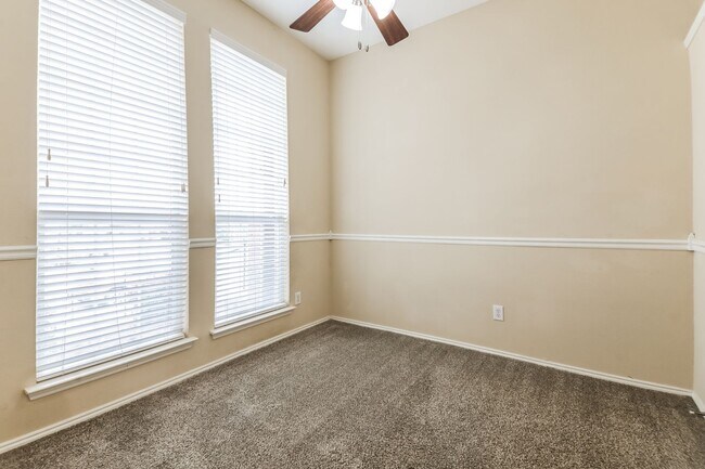 Building Photo - $1,995 4 Bed/2 Bath/2 Garage Ready for Move-in Rockwall Home in Highland Meadows