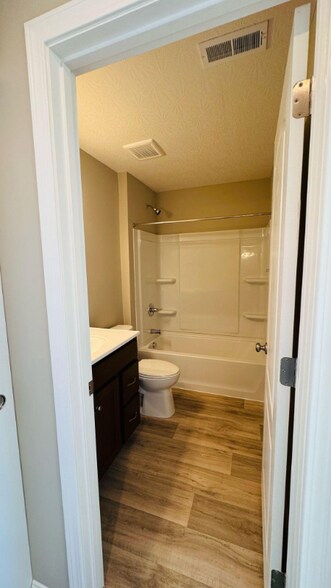 Building Photo - 454 Glenhaven Wy