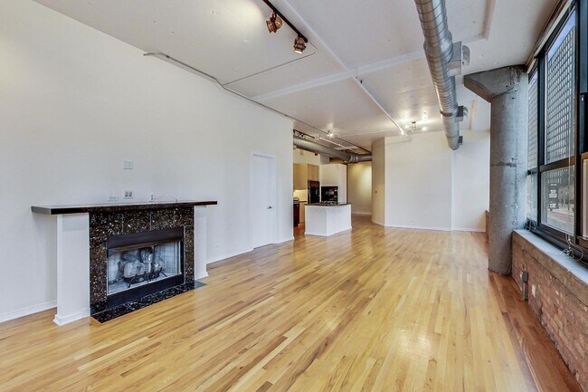 Building Photo - 130 S Canal St