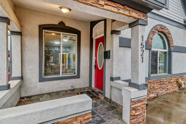 Building Photo - Updated Historic 5BR Near Downtown Denver & Light Rail! June Move-in Special!
