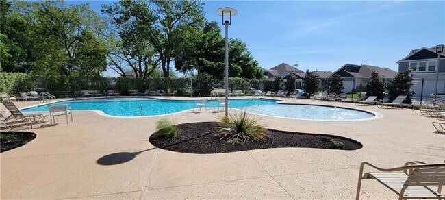 Building Photo - 1802 Los Olivios Wy