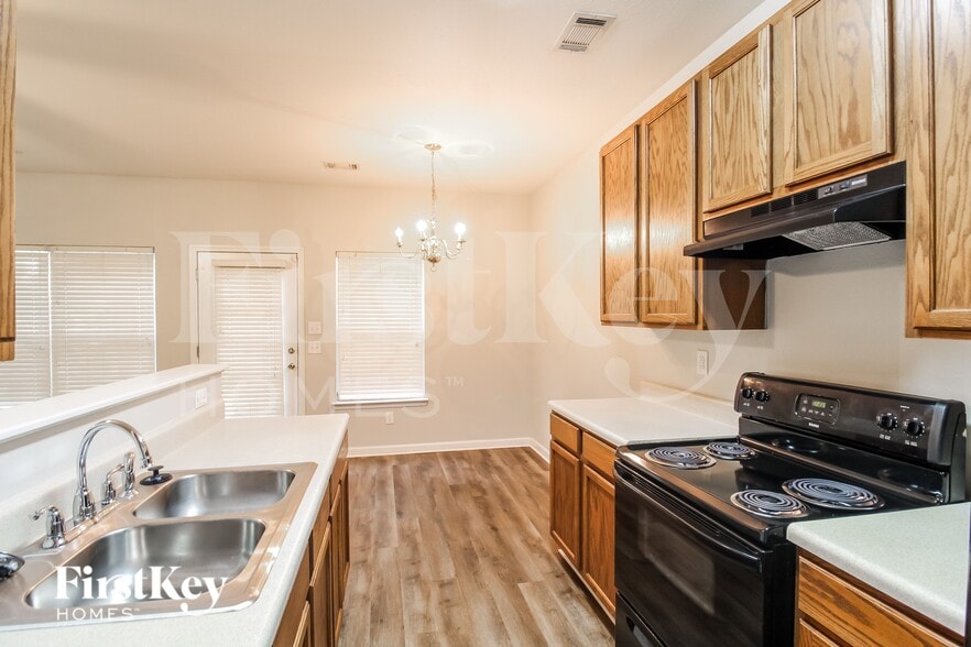 Building Photo - 243 Brookview Dr