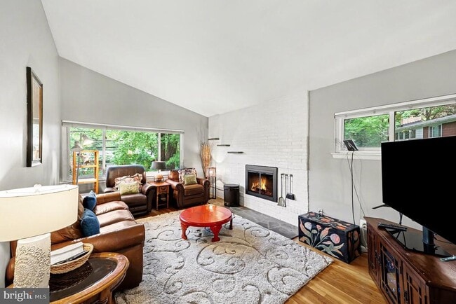 Building Photo - 6306 Beachway Dr