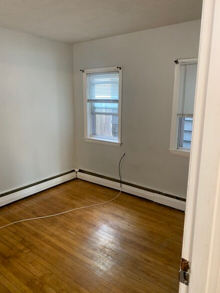 Building Photo - 10 4th Street Pl
