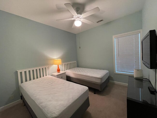 Building Photo - 908 Resort Cir