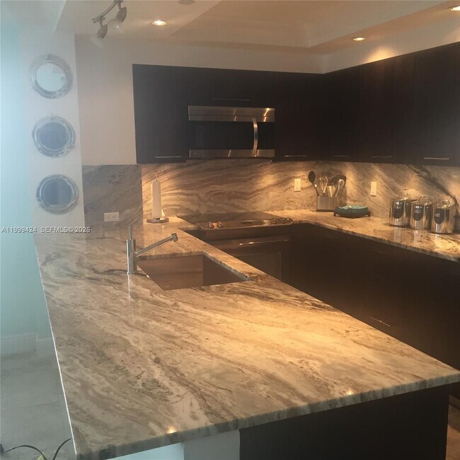 Building Photo - 6917 Collins Ave