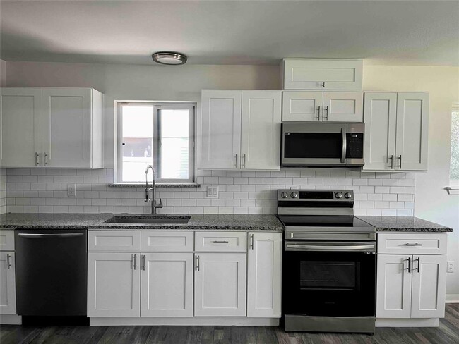 Building Photo - 8106 Mullins Dr