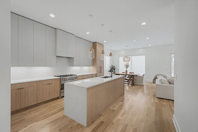 Building Photo - 2510 Barclay Dr