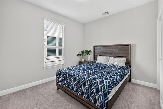 Building Photo - 15820 Celosia St