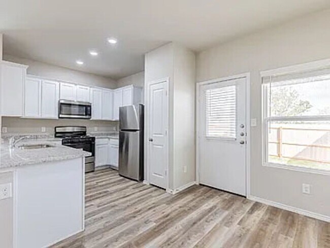 Building Photo - **Discover Elevated Living at Hunters Ranch!**