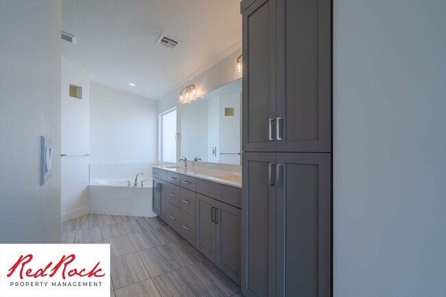 Building Photo - Incredible 3 Bedroom, 2 Bathroom Property ...