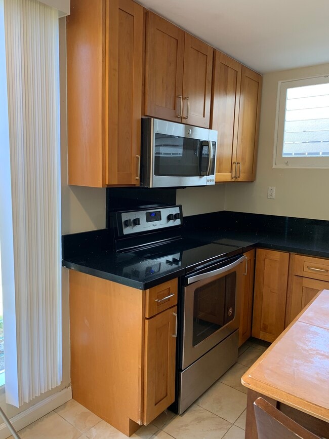 Building Photo - 2349 Palolo Ave