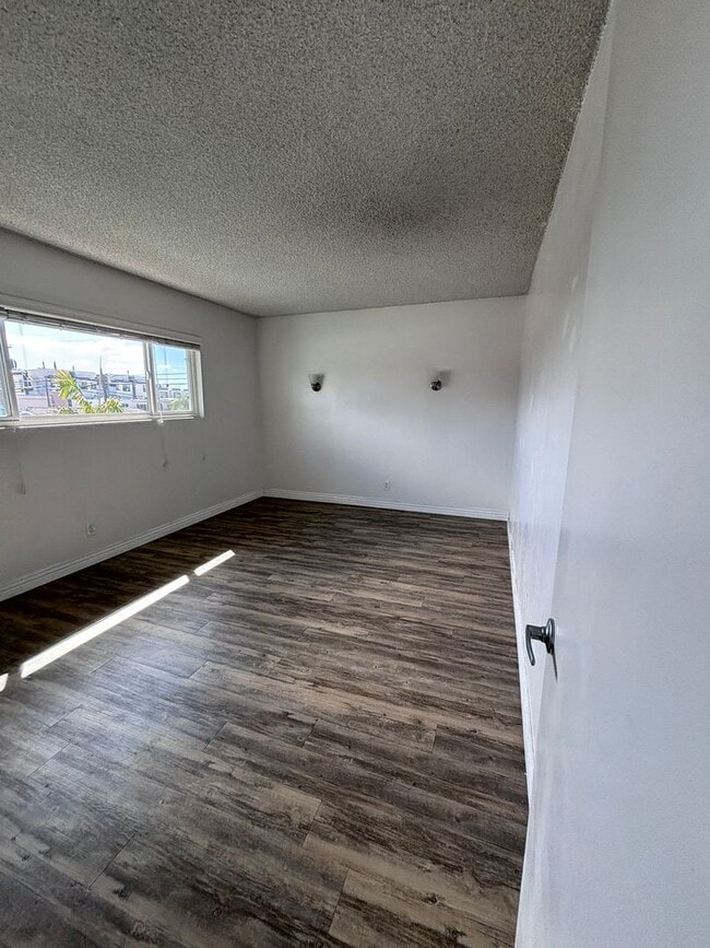 Building Photo - Spacious Beautiful North Park 1 Bed / 1 Bath with Pool