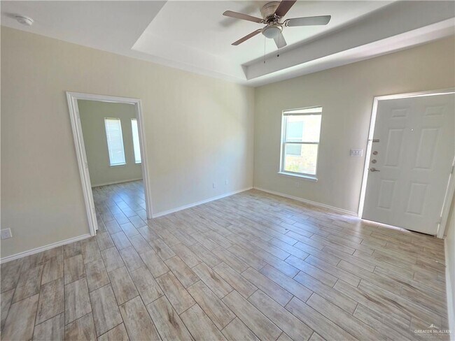 Building Photo - 5005 N Hiawatha Dr