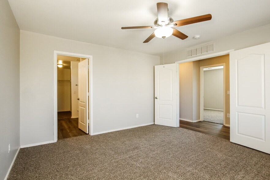 Building Photo - 3035 S 85th Dr