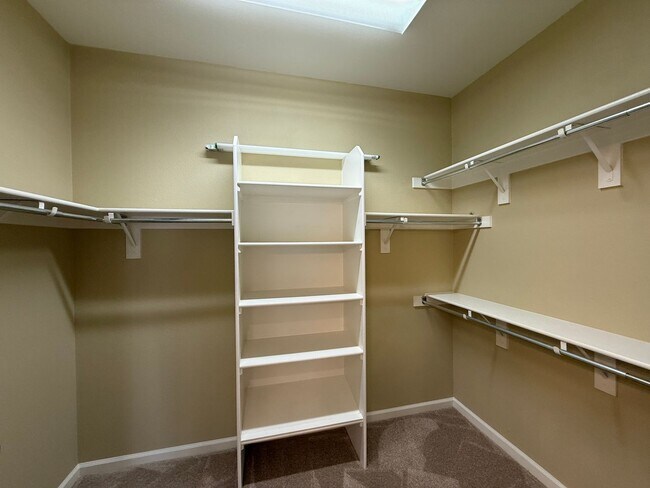 Building Photo - 55+ Community Home in Great Condition!
