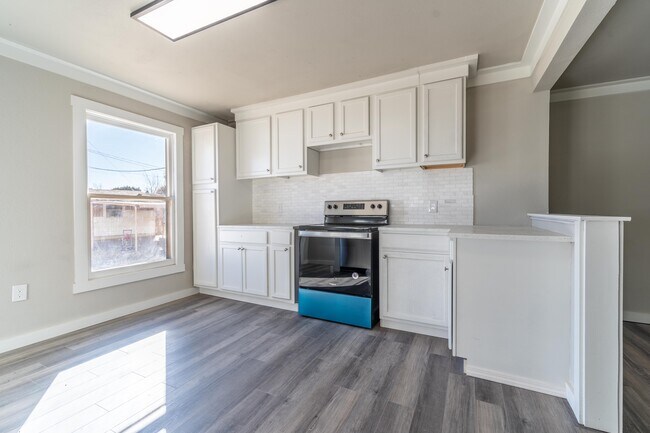 Building Photo - 1008 9th St