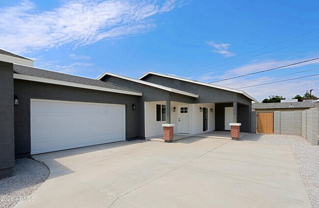 Building Photo - 454 S Pioneer