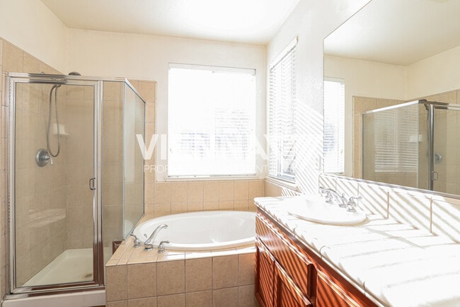 Building Photo - 2608 Lark Sparrow Way