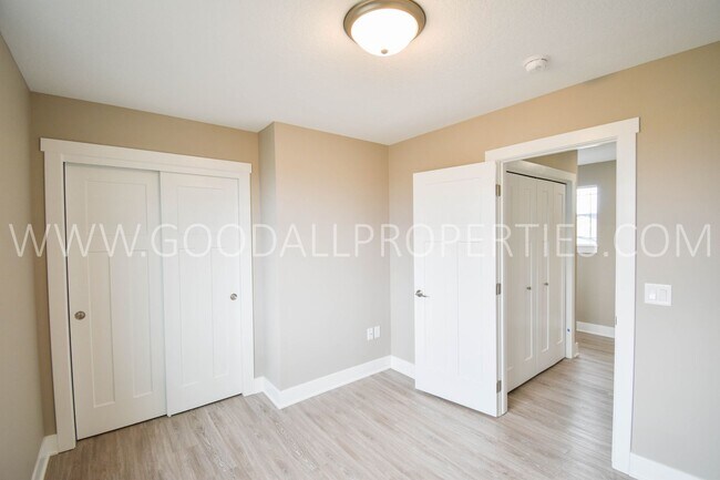 Building Photo - 3 Bedroom 2 Bathroom 2 Car garage in De Soto.