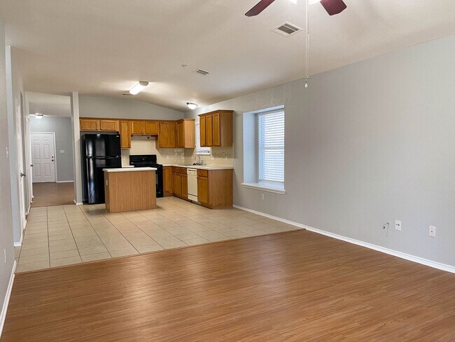 Building Photo - 1004 Stacia's Way