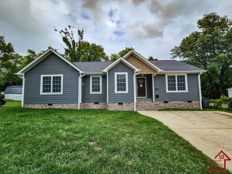 Primary Photo - 314 S Walnut Ave