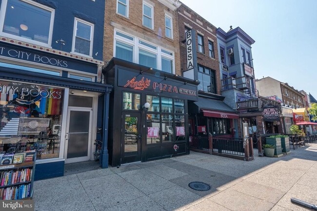 Building Photo - 2460 Ontario Rd NW