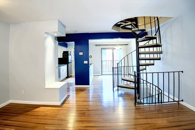 Building Photo - 2412 Grandview Ave