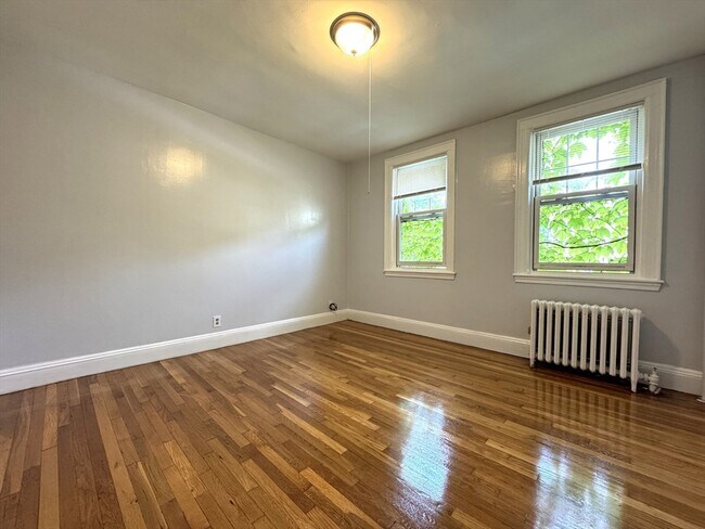 Building Photo - 52 Strathmore Rd