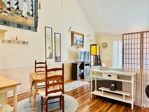 Building Photo - 1 BR, 1.5 BA Condo *Utilities Included*